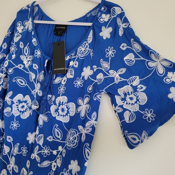 Liv Los Angeles Artsy Floral Embroidered Boho Flowy Blue Top S - Picture 5 of 8